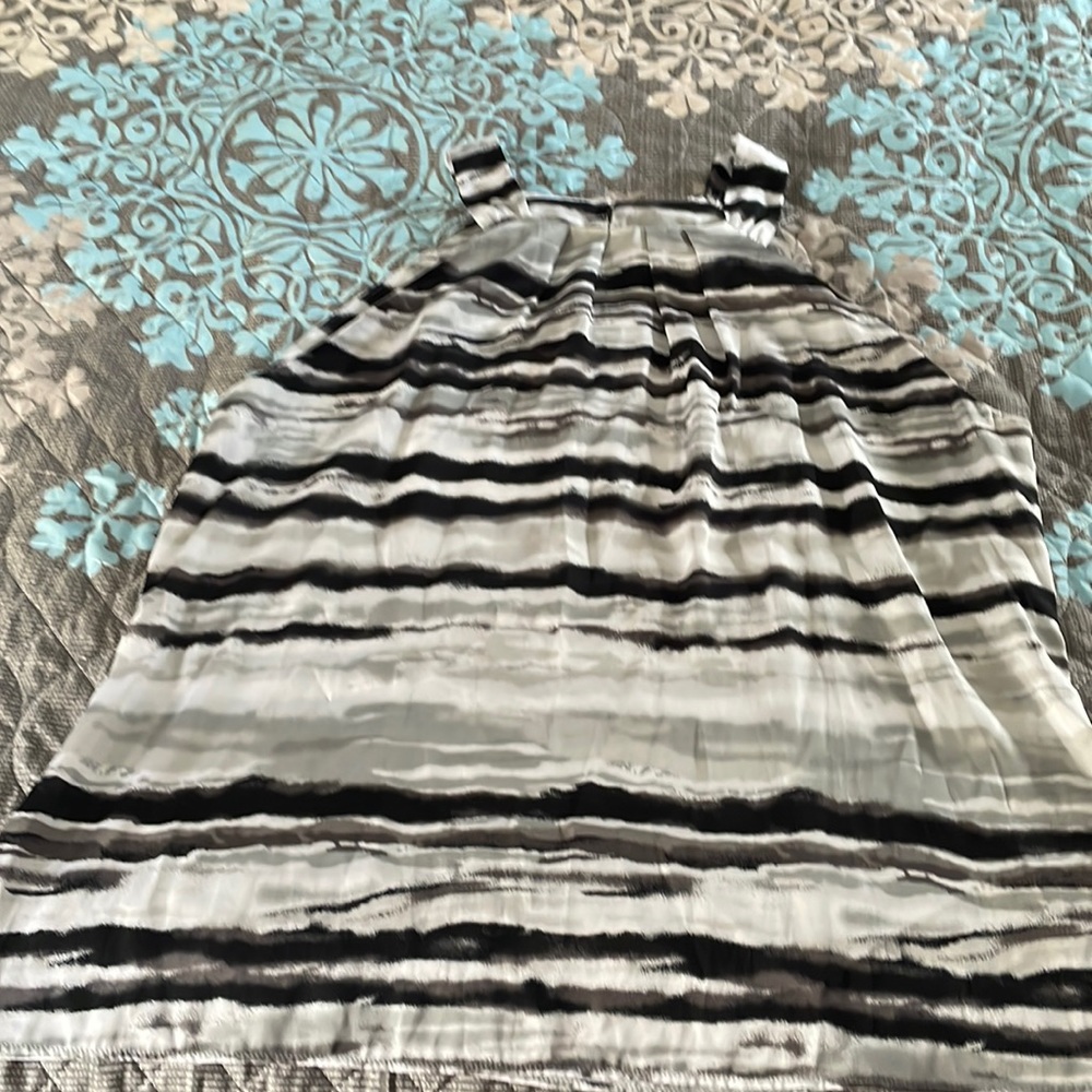 Polyester dressy tank top black, white and grey. Size XL